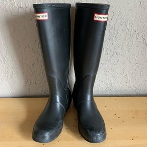 Hunter Original Tall Rain Boots in Black (7F/6M)